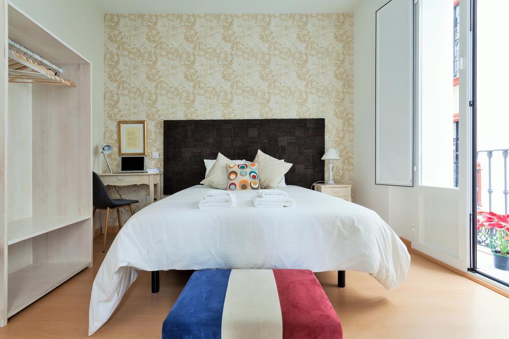 Hostly Acetres 1A Loft In City Center, Comunal Terrace, Fibre,Parking Optional Sevilla Buitenkant foto