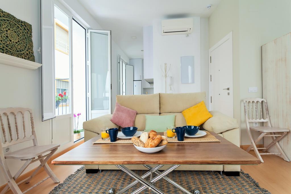 Hostly Acetres 1A Loft In City Center, Comunal Terrace, Fibre,Parking Optional Sevilla Buitenkant foto