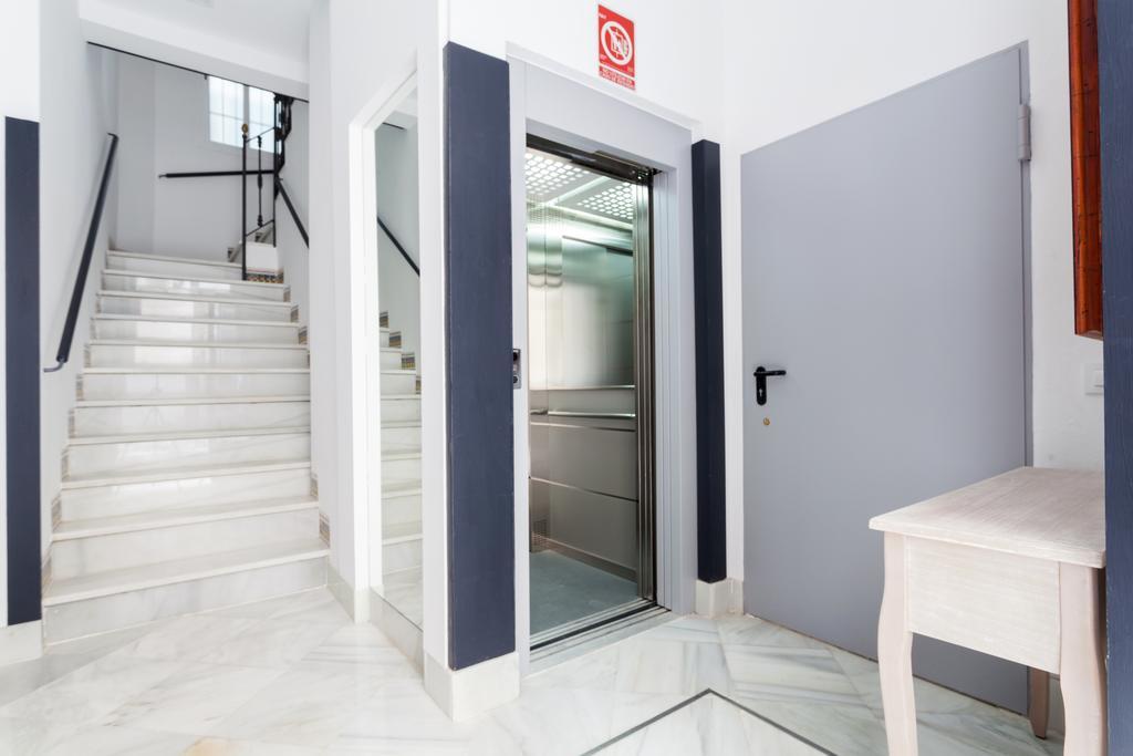 Hostly Acetres 1A Loft In City Center, Comunal Terrace, Fibre,Parking Optional Sevilla Buitenkant foto