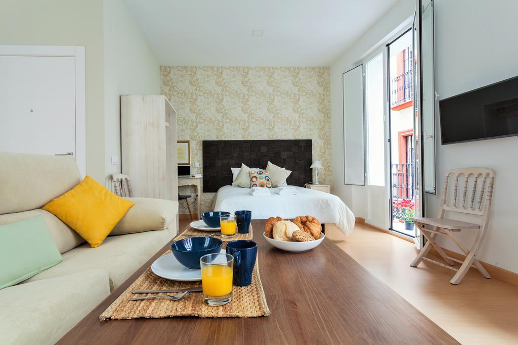 Hostly Acetres 1A Loft In City Center, Comunal Terrace, Fibre,Parking Optional Sevilla Buitenkant foto