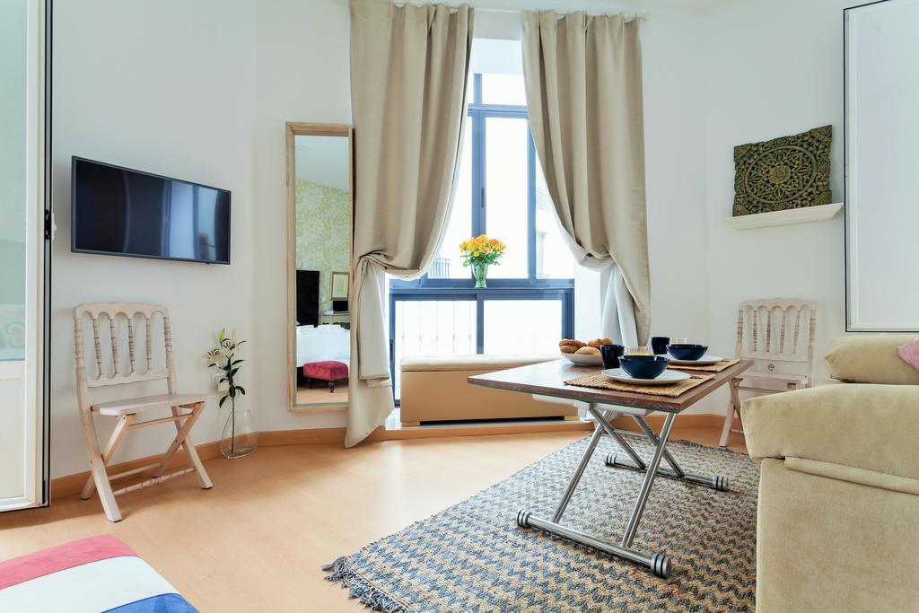 Hostly Acetres 1A Loft In City Center, Comunal Terrace, Fibre,Parking Optional Sevilla Buitenkant foto