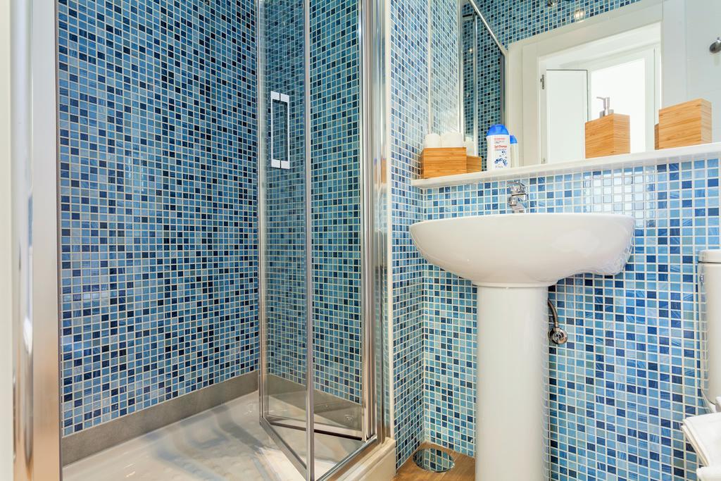 Hostly Acetres 1A Loft In City Center, Comunal Terrace, Fibre,Parking Optional Sevilla Buitenkant foto