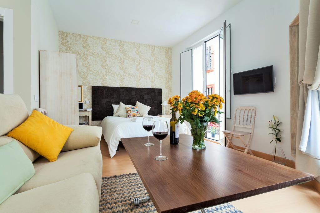 Hostly Acetres 1A Loft In City Center, Comunal Terrace, Fibre,Parking Optional Sevilla Buitenkant foto